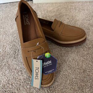 Tom's Cara Loafer Tan NWT Size 7